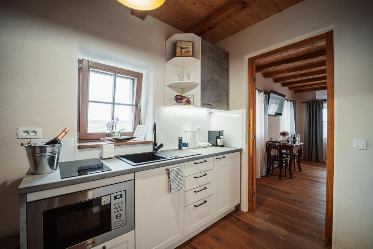 Apartamento Kocbek Since 1929 Sveti Jurij ob Scavnici Exterior foto